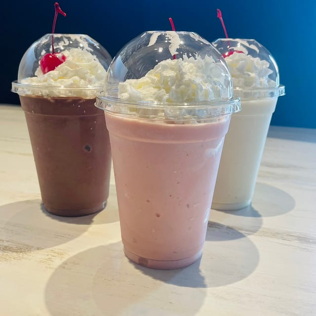 Small Strawberry Shake.